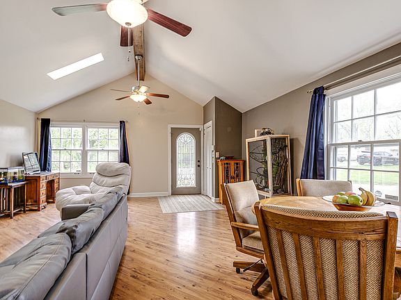 4th image of 26248 W Marie Ave