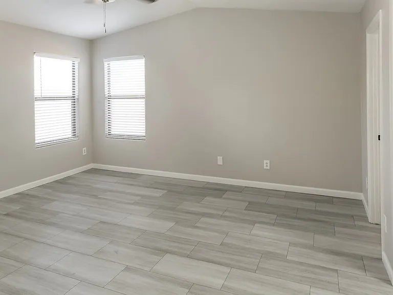 2709 N 107th Dr — Photo 12