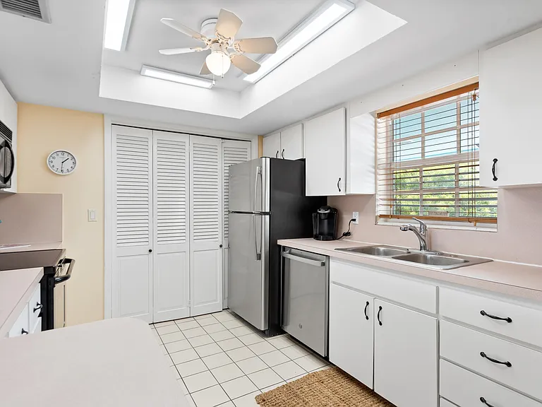 249 Center St #2C — Photo 15
