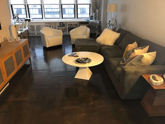 Rented by Jeff Garson, LREB | media 24