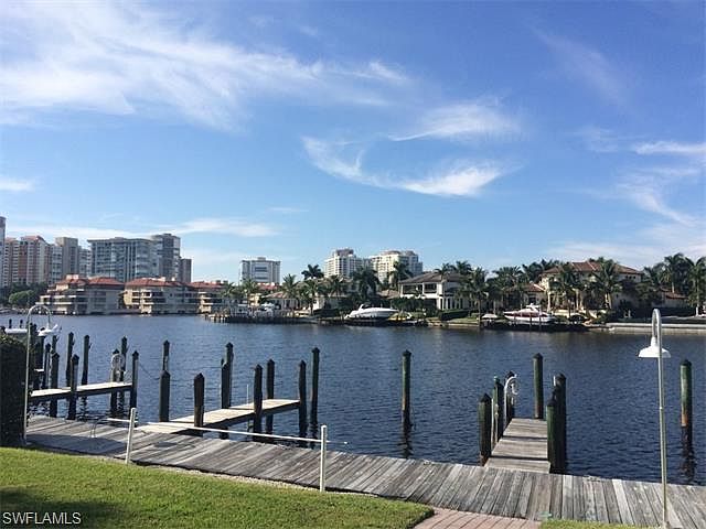 1st image of 305 Park Shore Dr