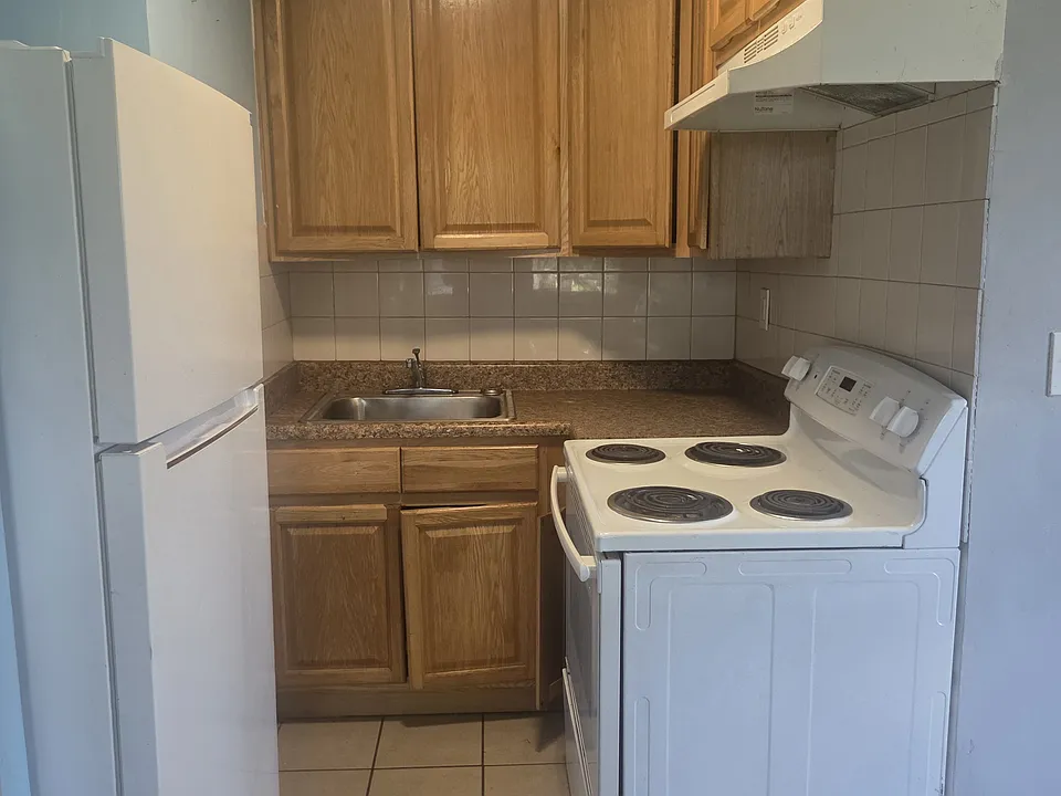 179 Lewis St #4