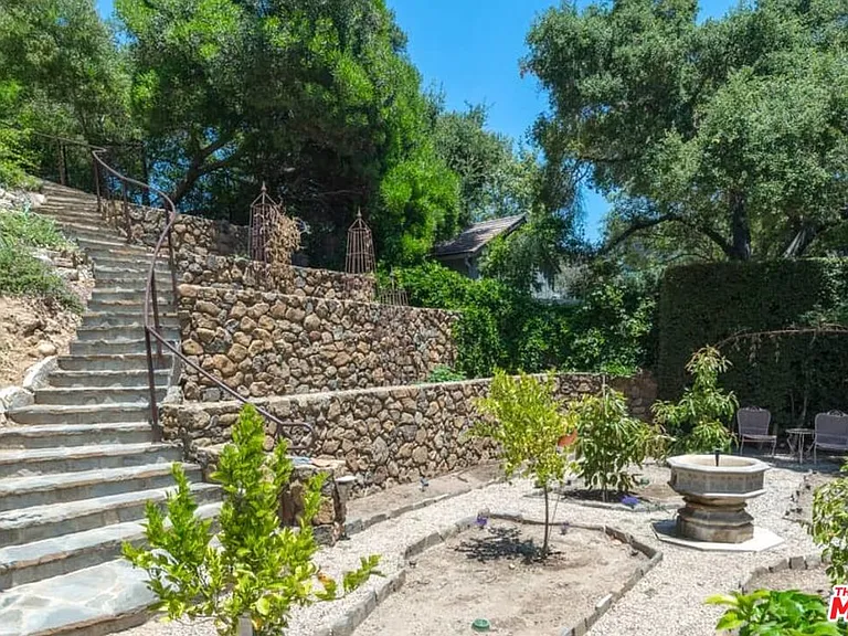 1957 Mandeville Canyon Rd — Photo 44
