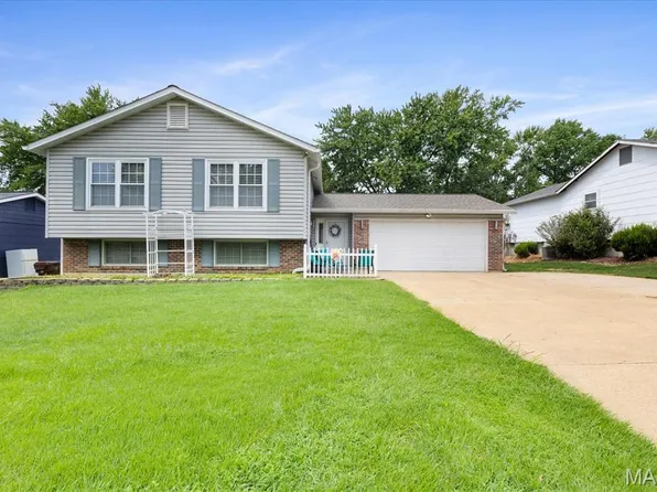 2843 Park Valley Dr, Saint Peters, MO 63376