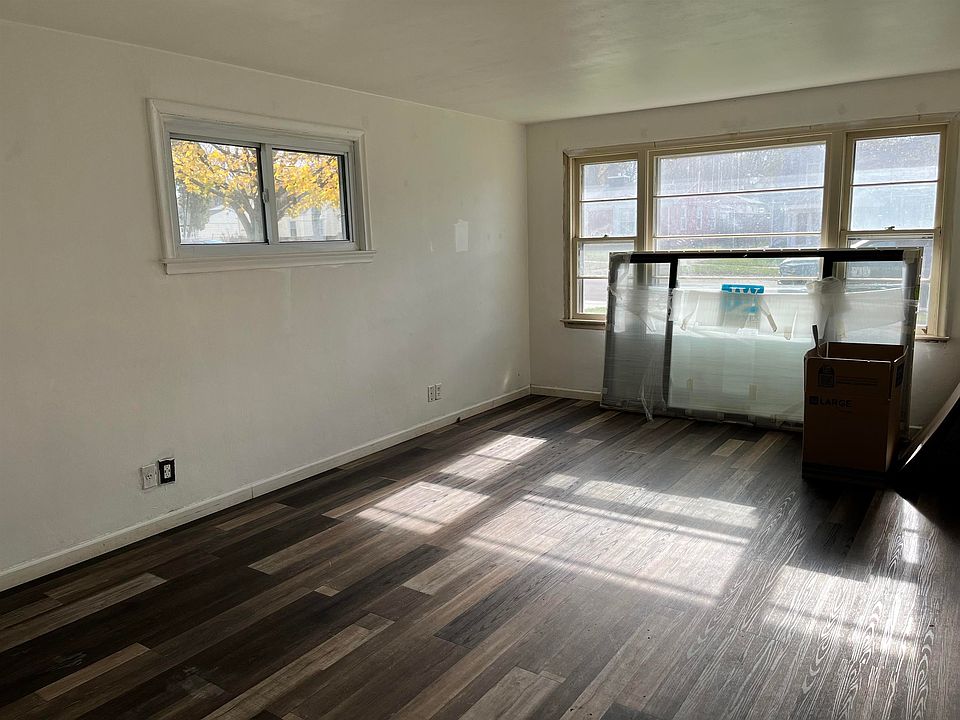 1911 Loomis St, Rockford, IL 61102 Zillow