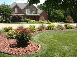 4250 Dodgetown Rd, Walnut Cove, NC 27052