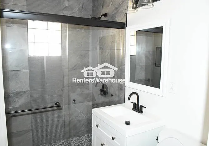 1136 E Eva St — Photo 9