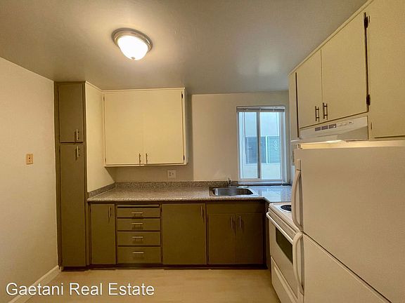 3rd image of 230 12th Ave #203