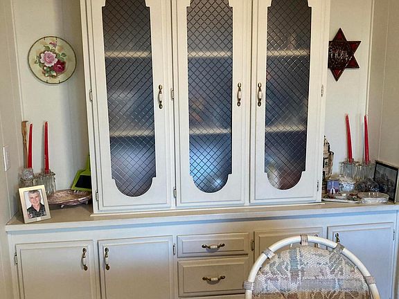 4th image of 73 Suzanne Ct