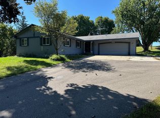 9340 Pierson Lake Dr, Chaska, MN 55318