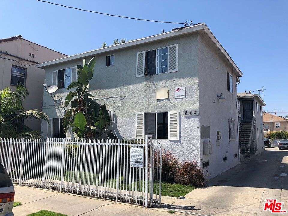 1st image of 823 W 43rd St