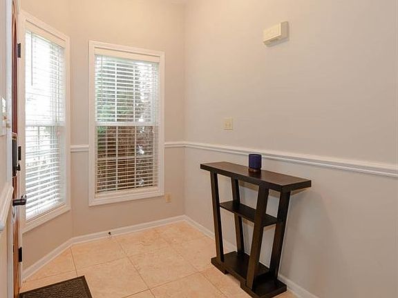 4th image of 817 41st Avenue Dr NE