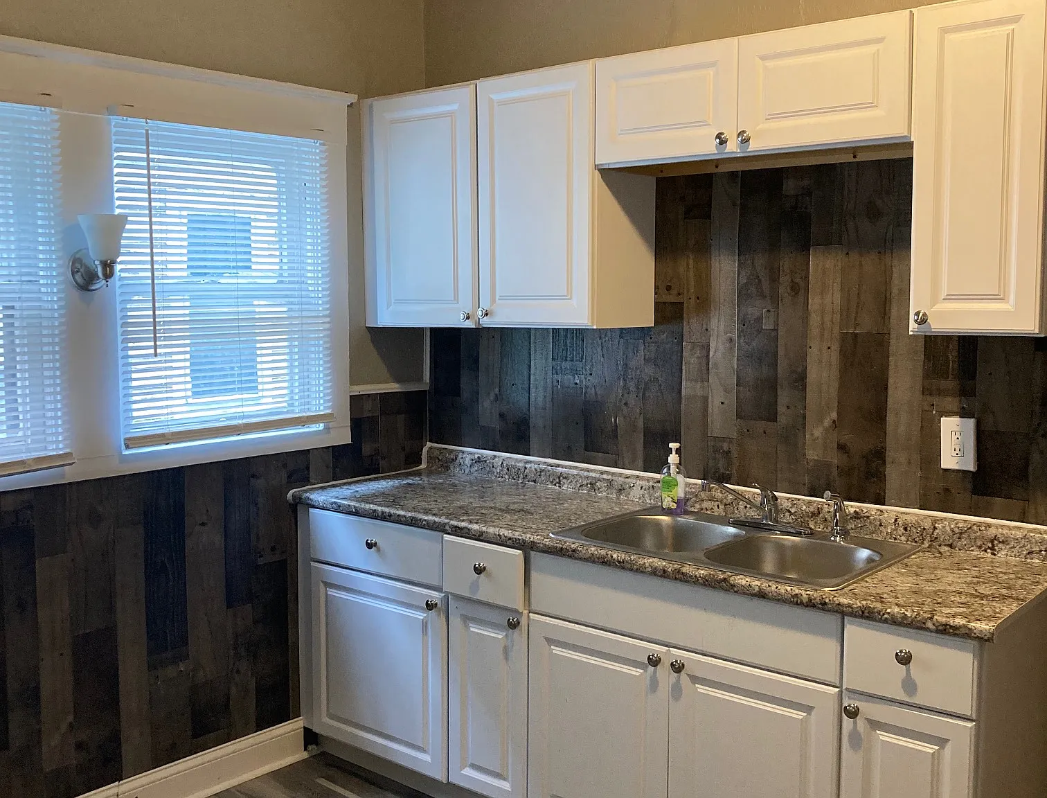5 bed, 1.5 bath, 2000 sqft, $1,800 — Photo 3