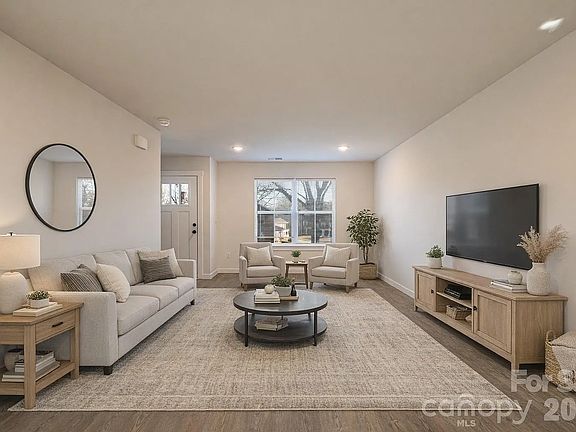 2nd image of 424 2nd St SW