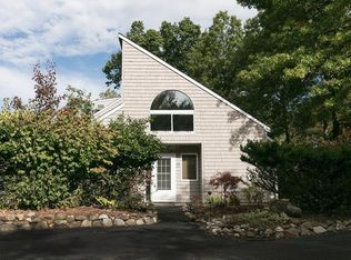 77 Hickory Hill Ln, Tappan, NY 10983