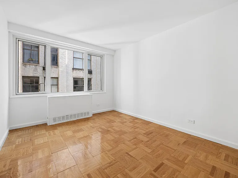 301 E 22nd St #8U — Photo 8