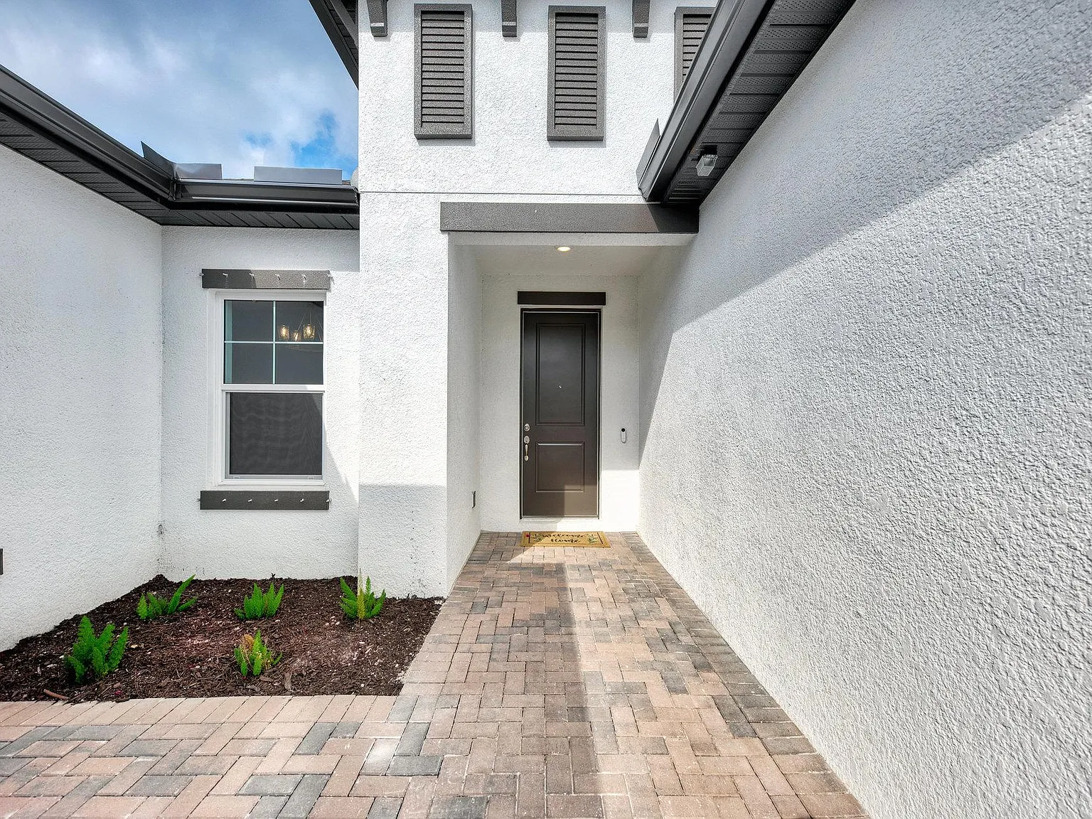 4 bed, 2307 sqft, $3,950 — Photo 4
