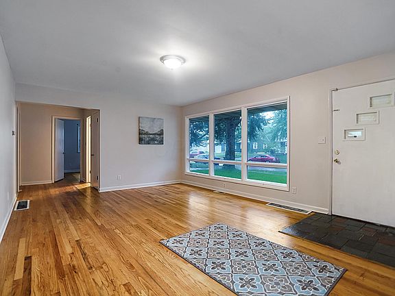 3rd image of 3555 Kenlawn St
