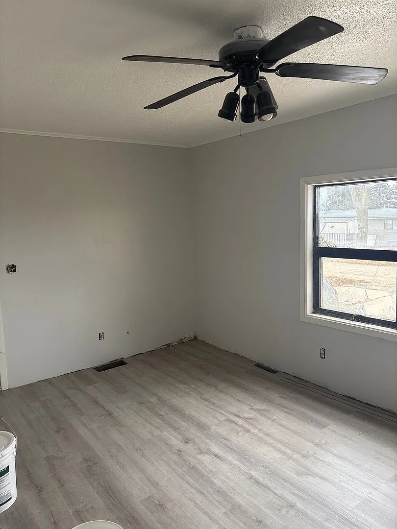 1213 E Carol St — Photo 4