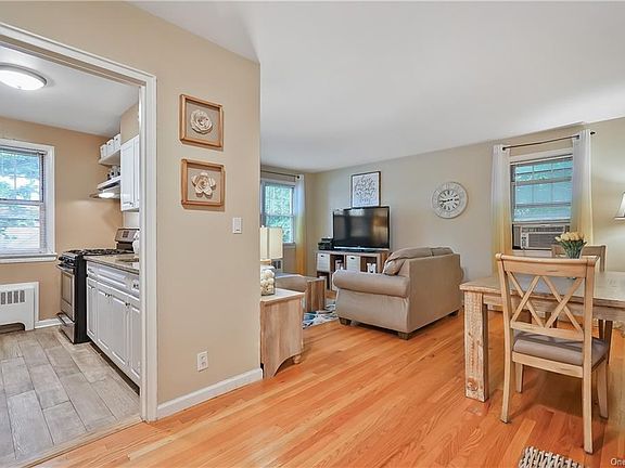 2nd image of 154 Underhill Ave APT 1B