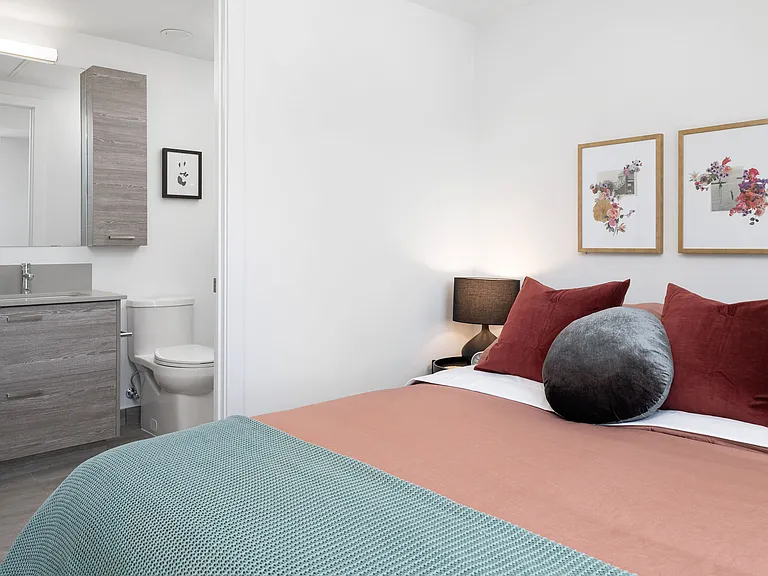410 Dufferin St — Photo 32