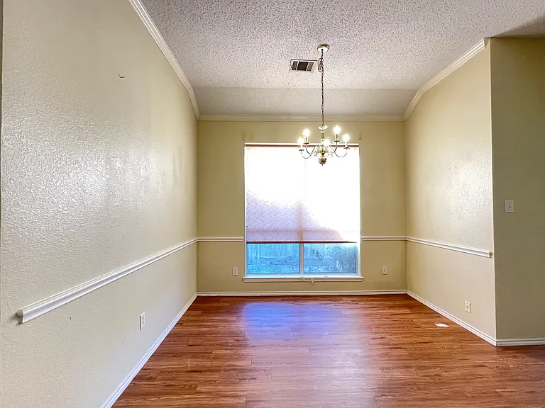 2070 Belvedere Dr — Photo 9