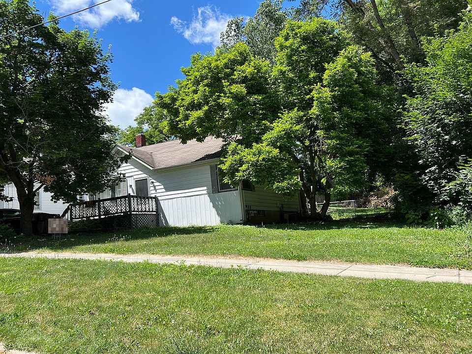 828 W Washington St, Ionia, MI 48846 Zillow