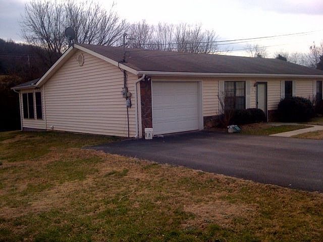 2nd image of 752 Princeton Ln