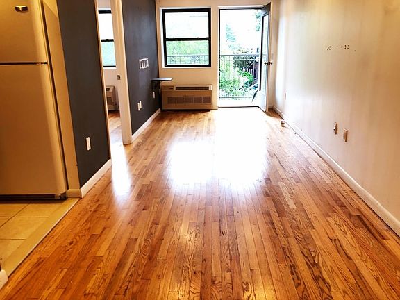 3rd image of 25-22 Hoyt Ave S #3R