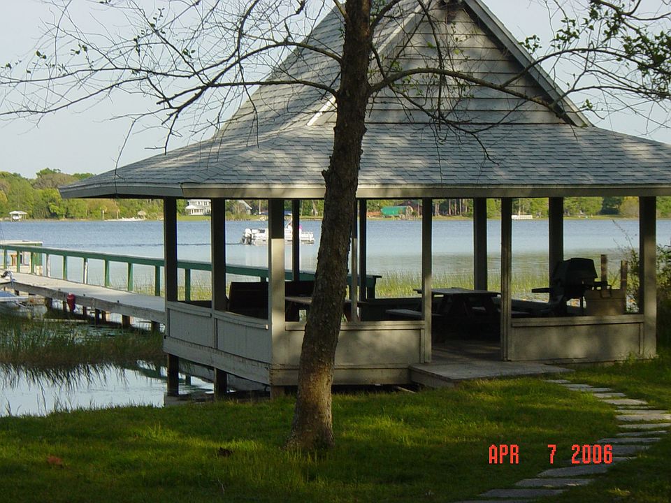 Neighborhood gazebo/beach area