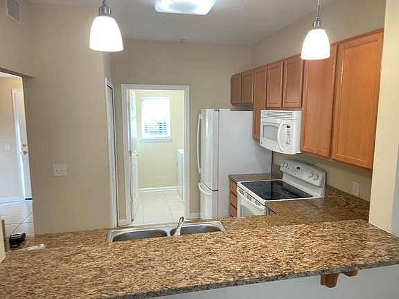4th image of 403 Bouchelle Dr #109