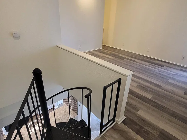 2501 E 10th St #1 — Photo 7