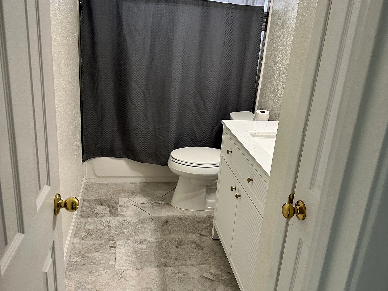 3 bed, 1266 sqft, $2,100 — Photo 4
