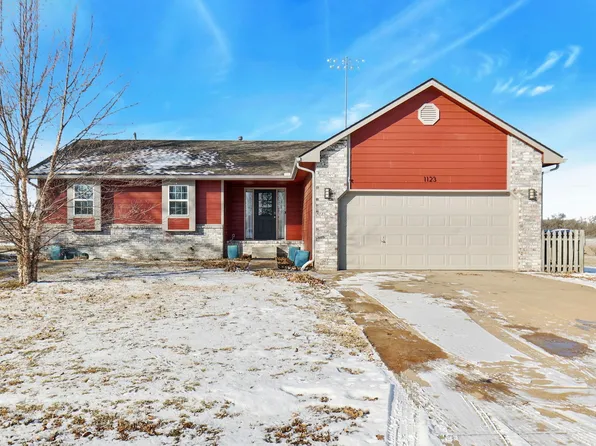 1123 N Burrows St, Belle Plaine, KS 67013