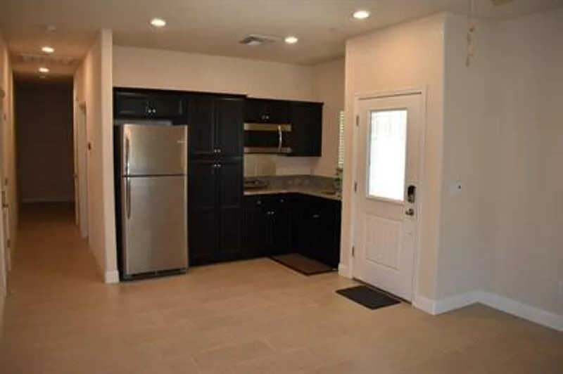 Studio, 1.0 bath, 500 sqft, $1,250 — Photo 4