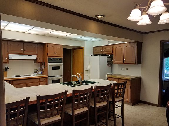 2nd image of 717 Jackson Dr