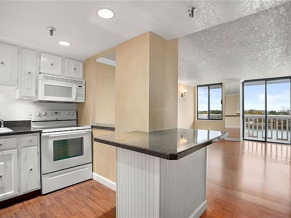 3rd image of 400 E Colonial Dr APT 405