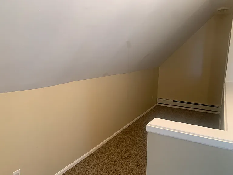 208 N Linn St — Photo 2
