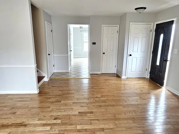 33 Cooks Ct, Waterford, NY 12188