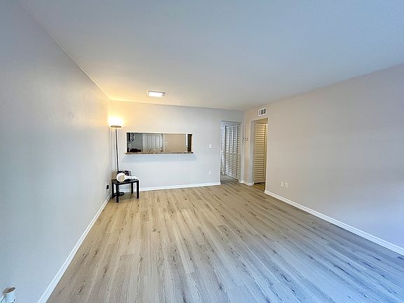 5th image of 121 Danube Ave APT 106