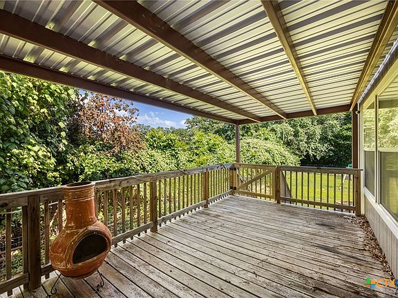 4th image of 592 Oaklawn Dr