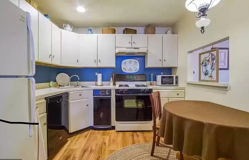 8 Chamberlin Ct — Photo 4