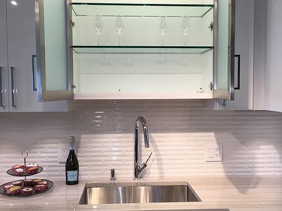 4th image of 2020 N Lincoln Park W APT 16D