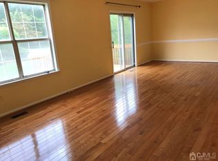 38 Hawthorn Dr, Edison, NJ 08820