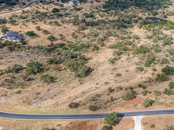 470 Comanche Rdg, Round Mountain, TX 78663
