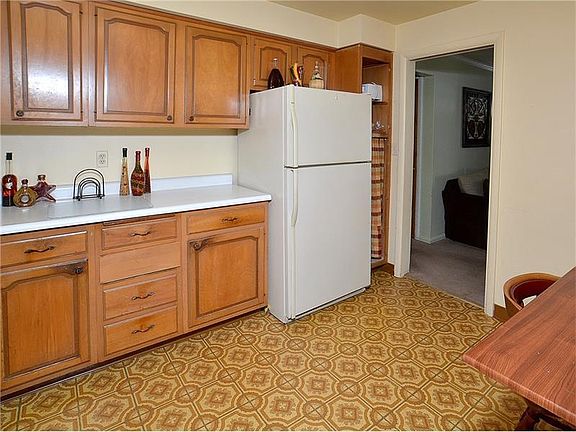 3rd image of 2195 Garrick Dr