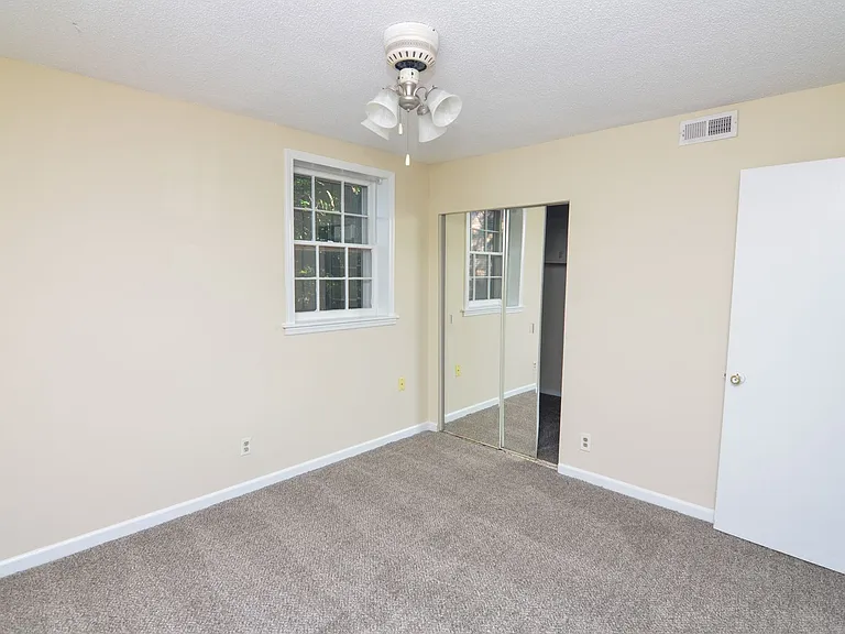 708 Heidi Ct — Photo 8