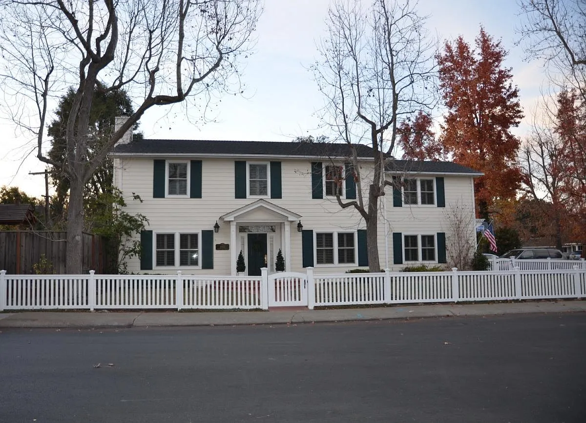 1011 Greenwood Dr photo 1