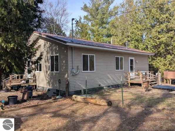 3698 Chippewa Dr, Glennie, MI 48737