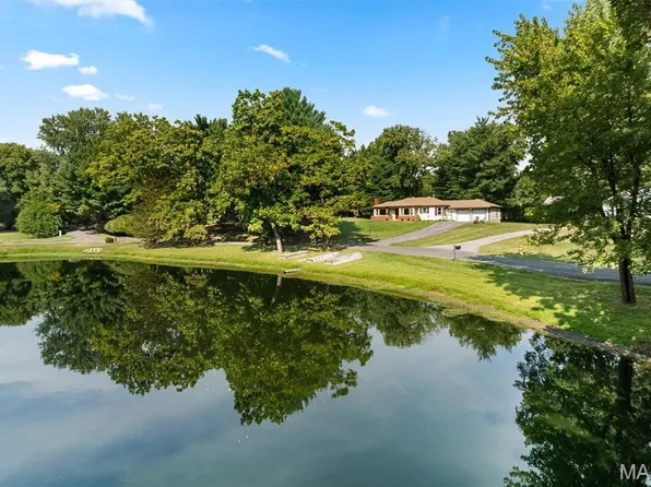 11 Pine Lake Dr, Collinsville, IL 62234